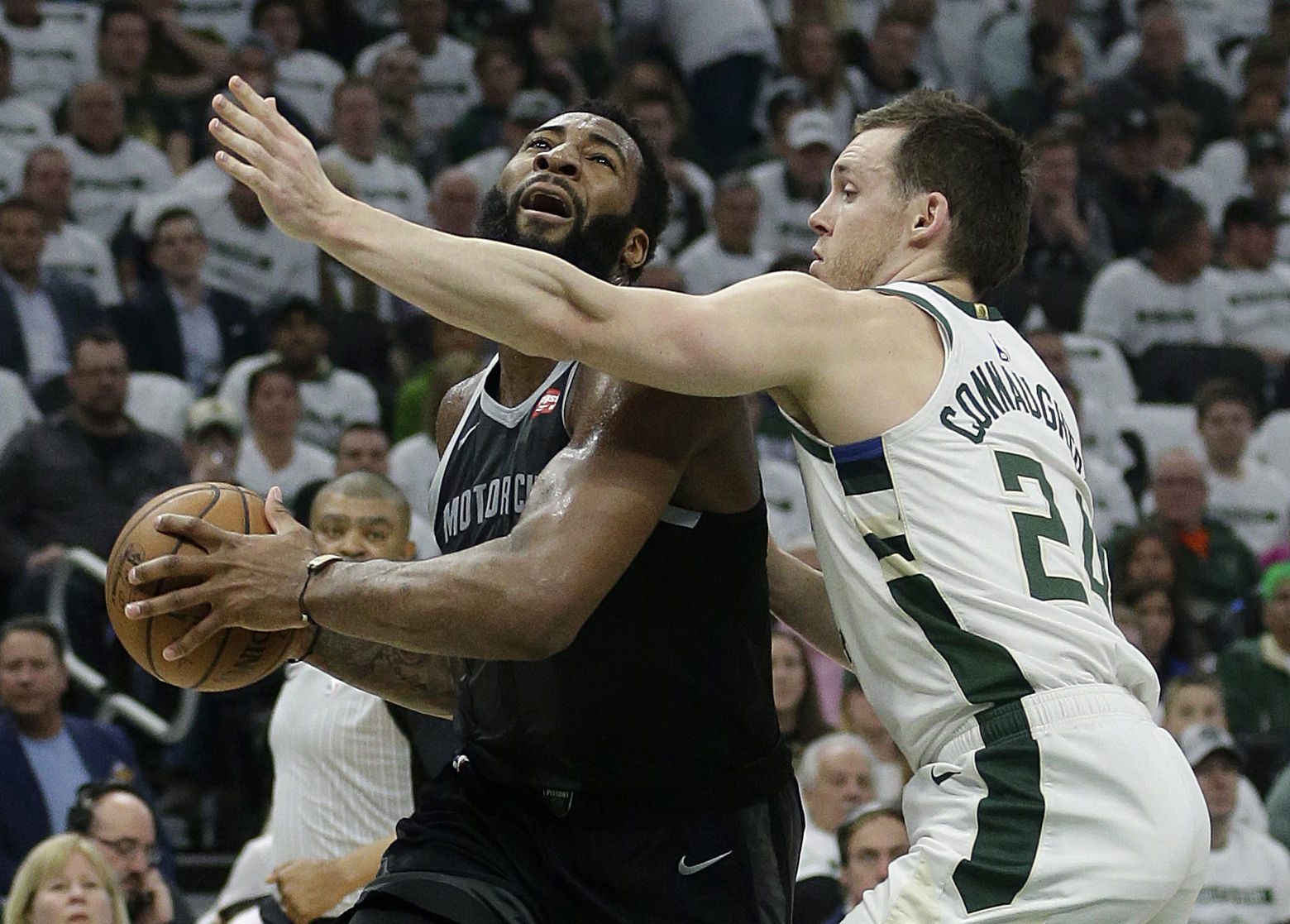 Bucks 121, Pistons 86